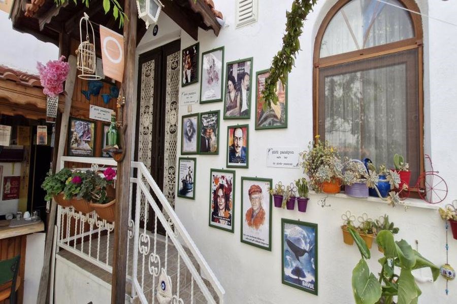 Şiirli Pansiyon Kafe Bar Sığacık