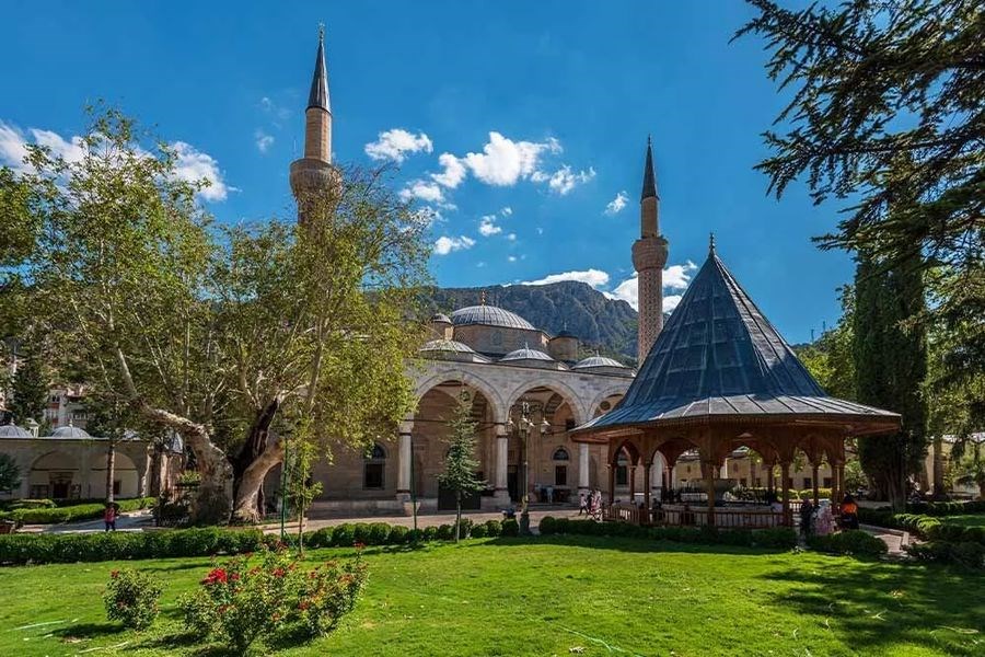 Karadeniz Yaylalar Ve Batum Turu 5 Gece Otel Konaklamalı İzmir Salihli Uşak Çıkışlı