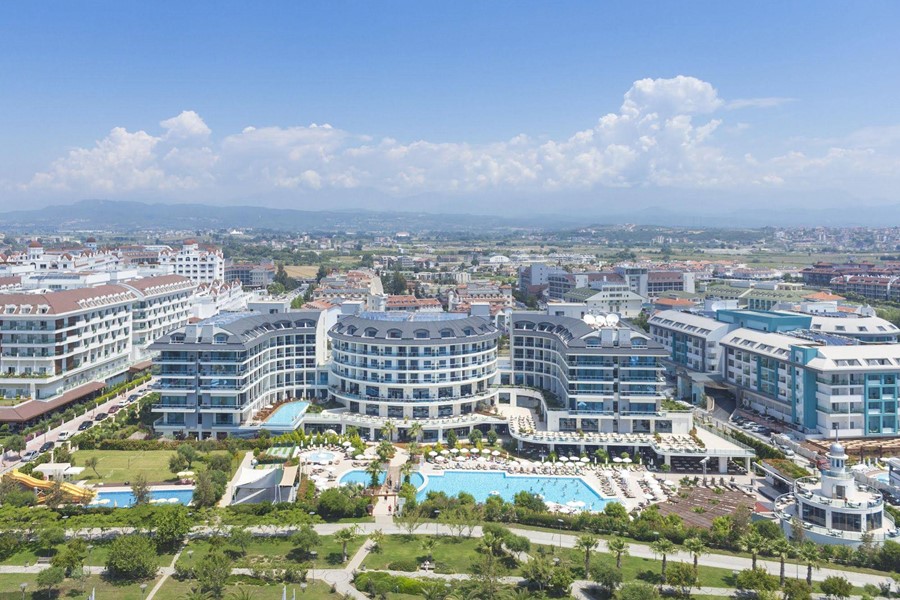 Commodore Elite Suites & Spa